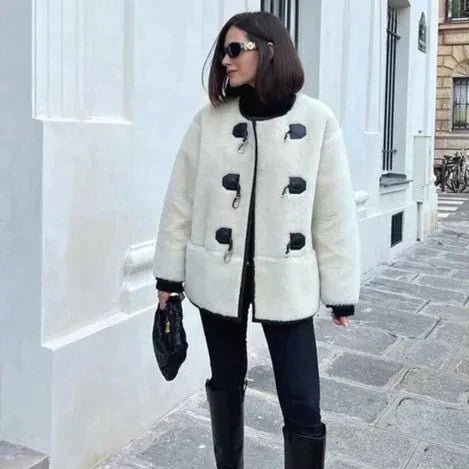 Brigitte - Handgefertigter Mantel aus Lammwolle für Frauen - Livezo