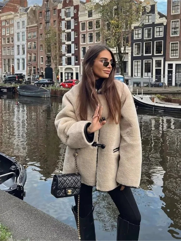 Brigitte - Handgefertigter Mantel aus Lammwolle für Frauen - Livezo