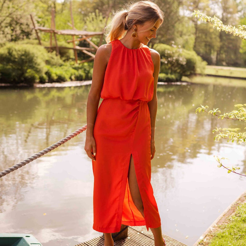 Fließendes Sommerkleid mit elegantem Charme - Livezo