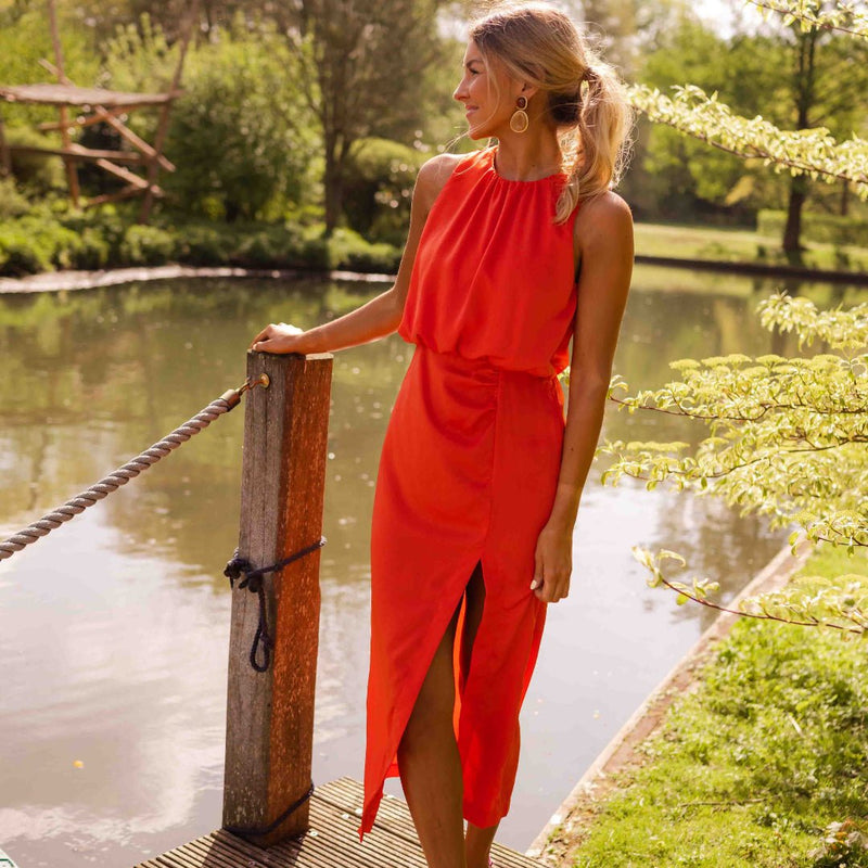 Fließendes Sommerkleid mit elegantem Charme - Livezo