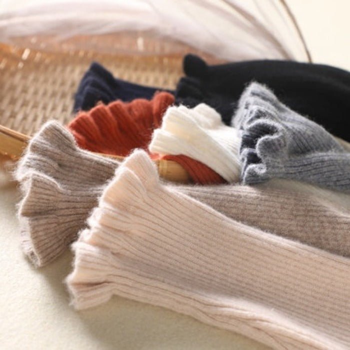 Gemütlicher Rollkragen - Strickpullover mit femininen Rüschenakzenten - Livezo