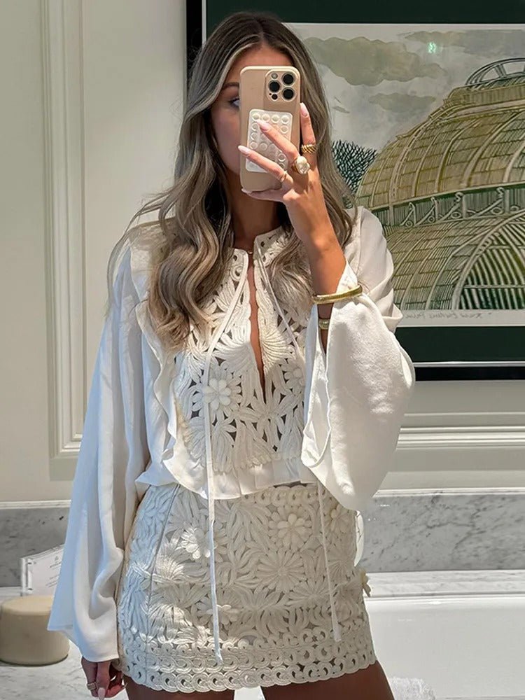 Lässiges Shirt mit Taillenschnürung, Hohlstickerei und Rundhalsausschnitt - Livezo