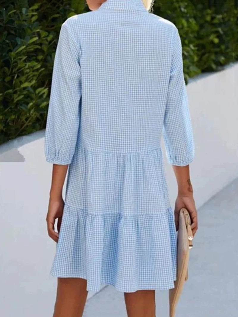 Locker sitzendes blaues Gingham - Kleid mit Knopfleiste für den Sommer - Livezo