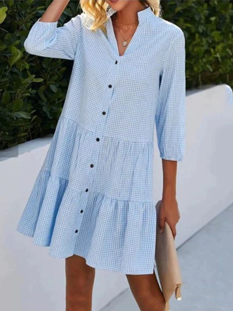 Locker sitzendes blaues Gingham - Kleid mit Knopfleiste für den Sommer - Livezo