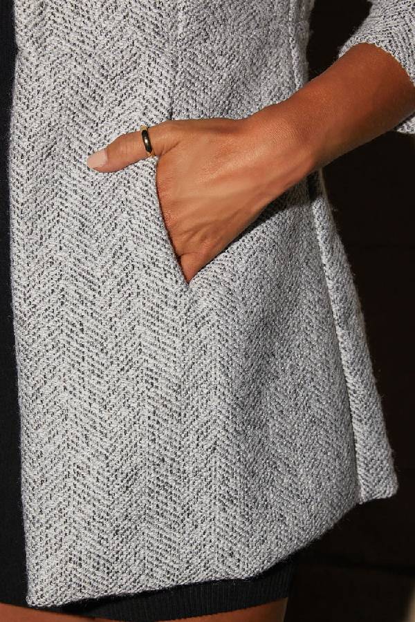 Schicker dunkelgrauer Mantel mit Taschen für den Alltag - Livezo