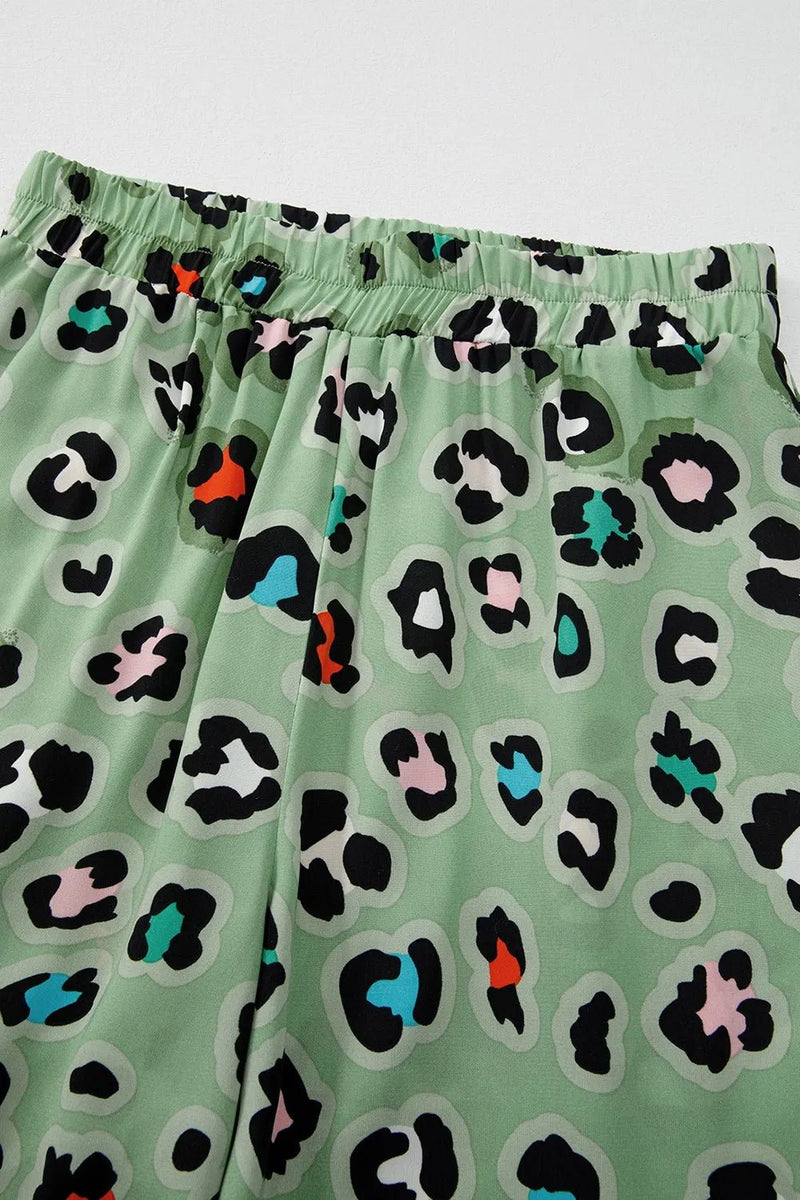 Set mit Leopardenmuster: Oberteil mit Kragen und Hose - Livezo